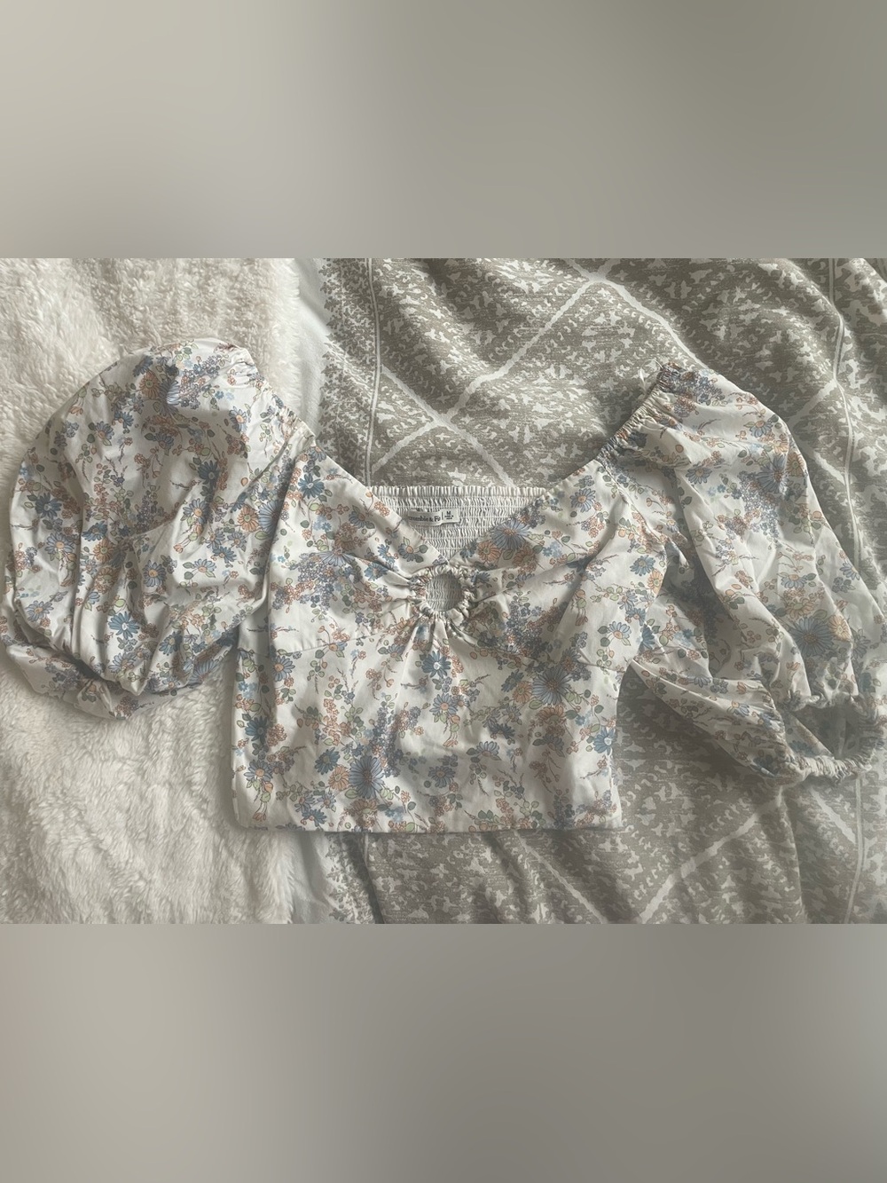 Abercrombie & Fitch White & Floral Smocked Top Size Medium